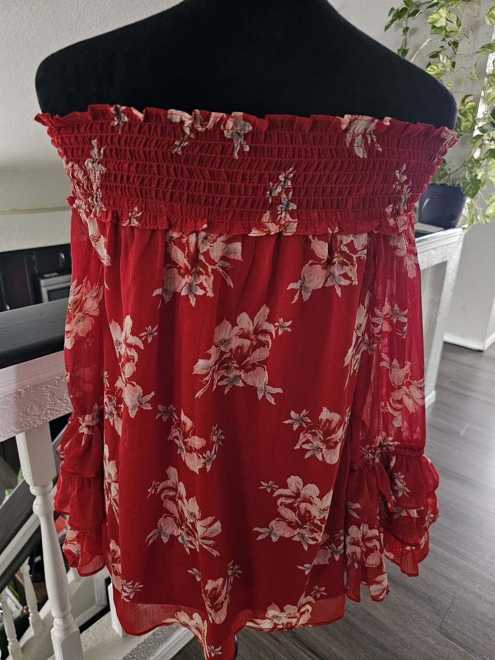 NWOT - Size S -  Off-Shoulder Red Floral Women's Top - Picture 5 of 12